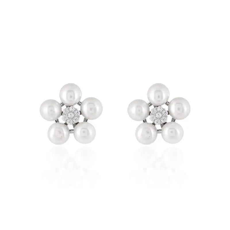 EARRING FORMING FLOWER WITH FIVE PEARL PETALS WITH RHODIUM/WHITE PEARL/WHITE ZIRCONIA STUDDED CORE