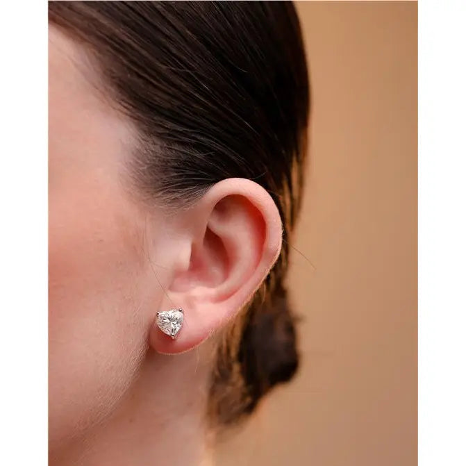 HEART SHAPED STONE EARRING WITH SIX CLAWS 9MM RHODIUM/MOISSANITE/SMOOTH